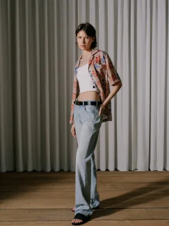 LOW-WAIST FLARE DENIM