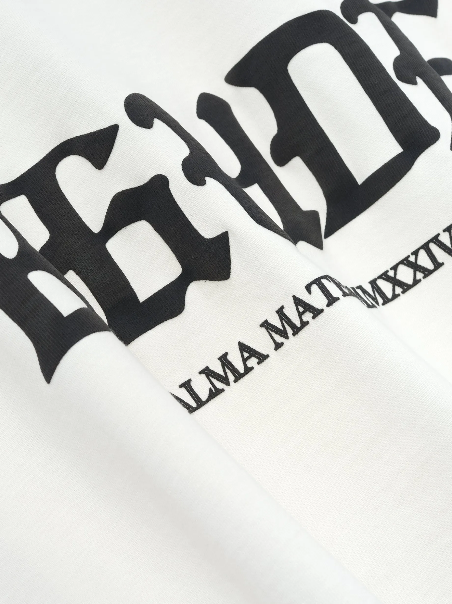 RUNWAY SCRIPT TEE