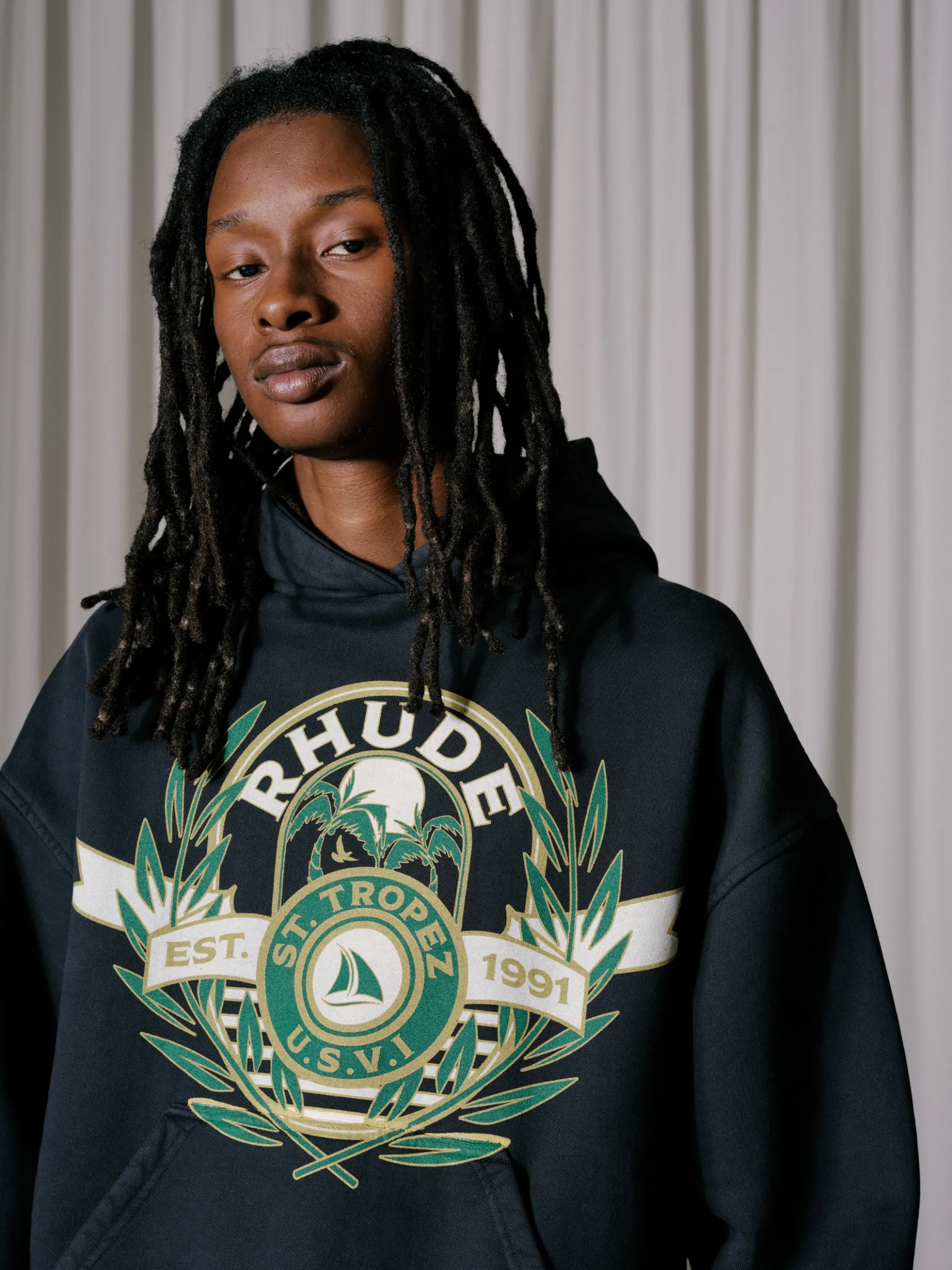 ST.TROPEZ YACHT CREST HOODIE